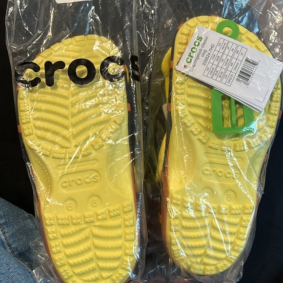 SpongeBob Crocs - Picture 3 of 3